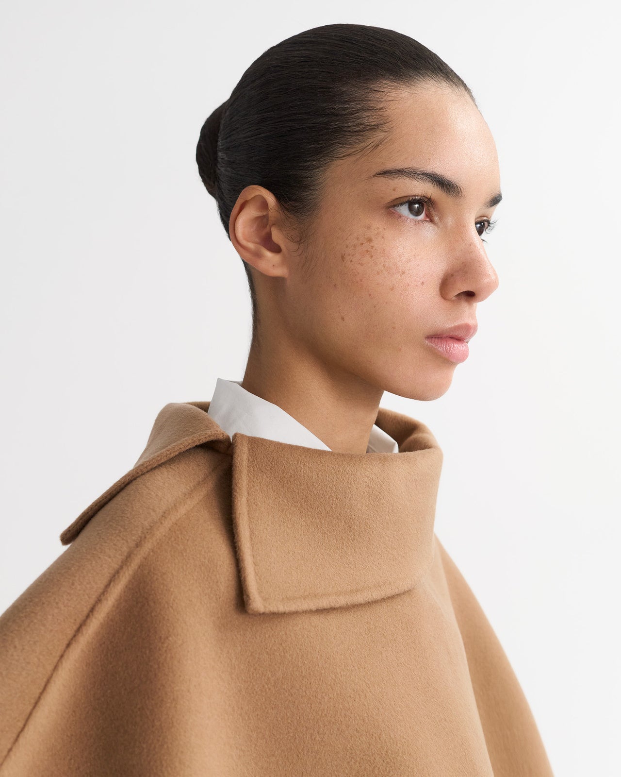 Woven collar camel
