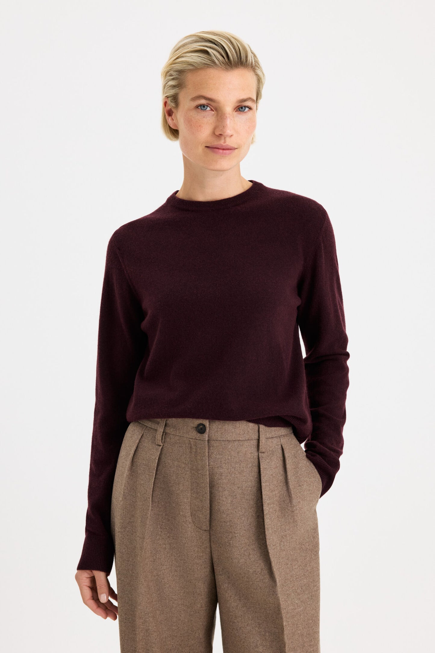 Soft wool crewneck sweater dark burgundy