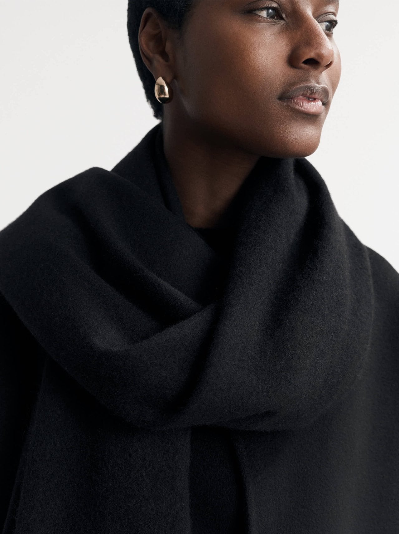 Woven black scarf with fringe