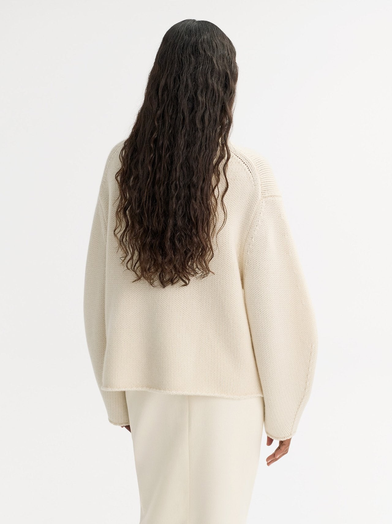 Puff sleeve v neck feather white