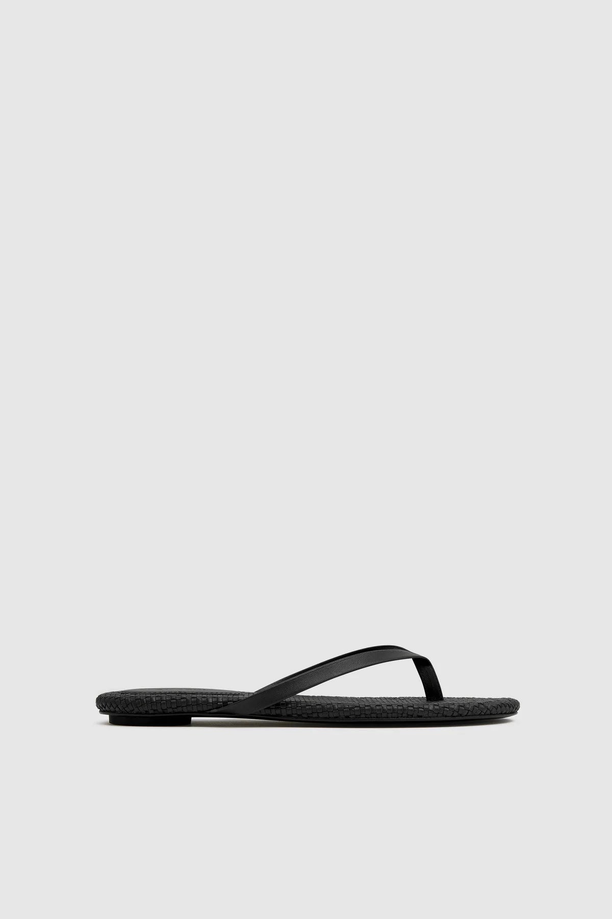 Woven flip flop black