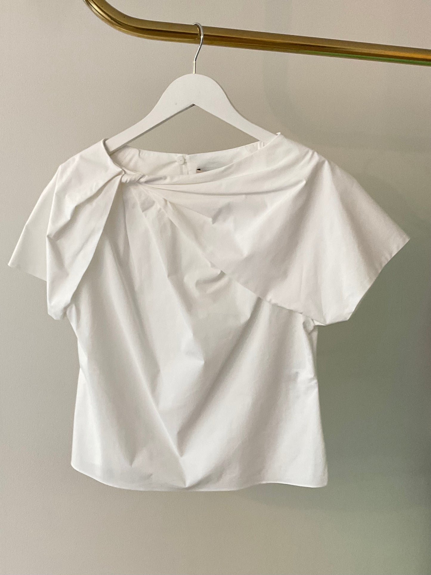 Ekan in white