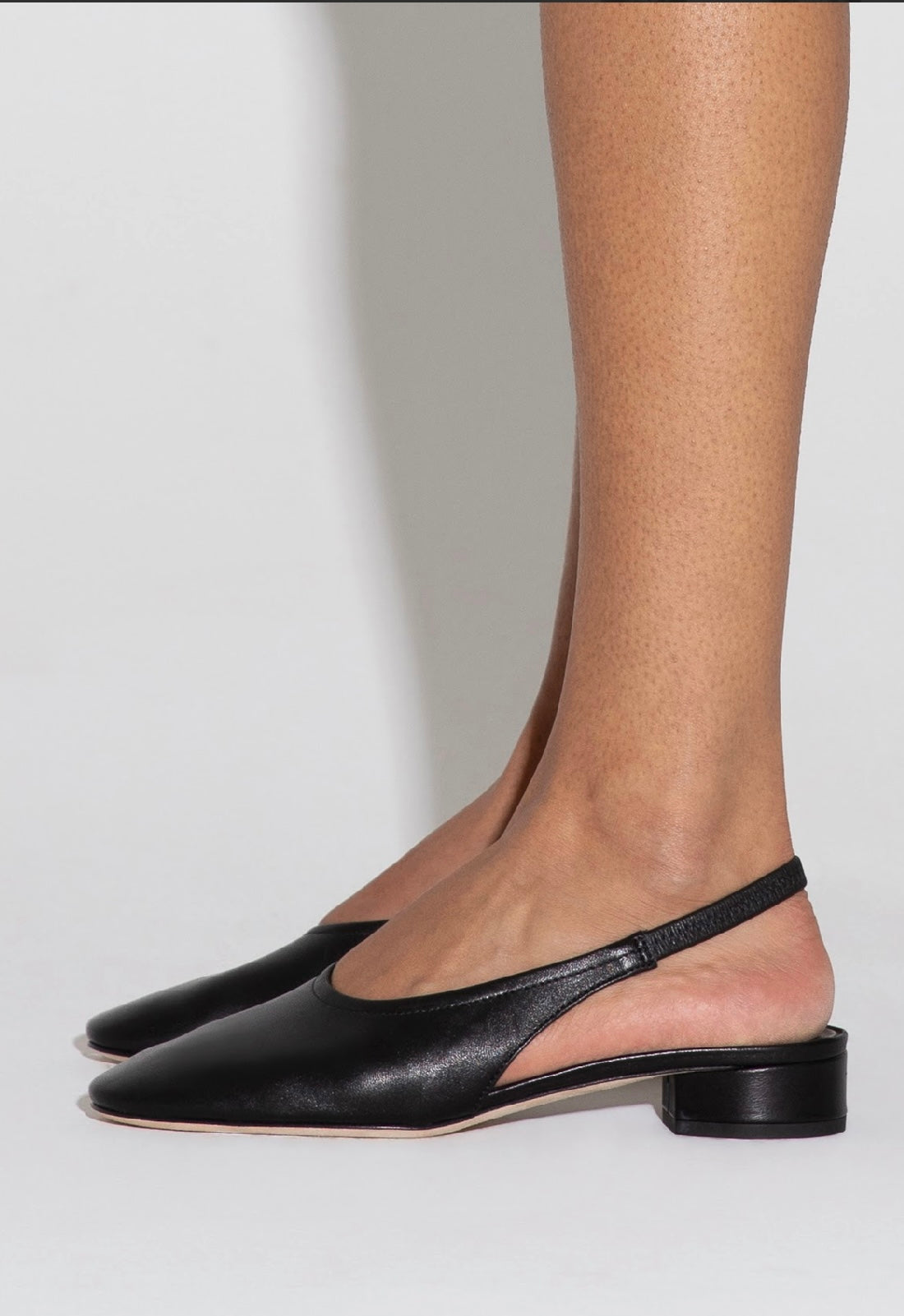 Dua black sling back