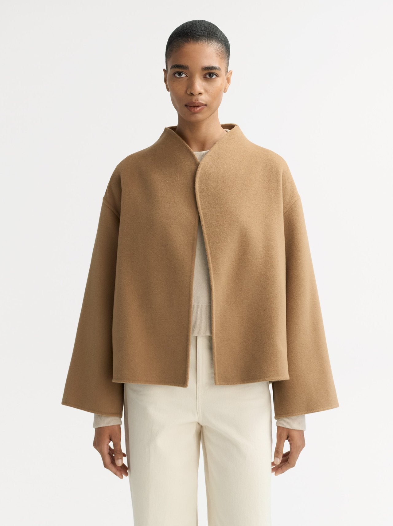 Short jacket camel