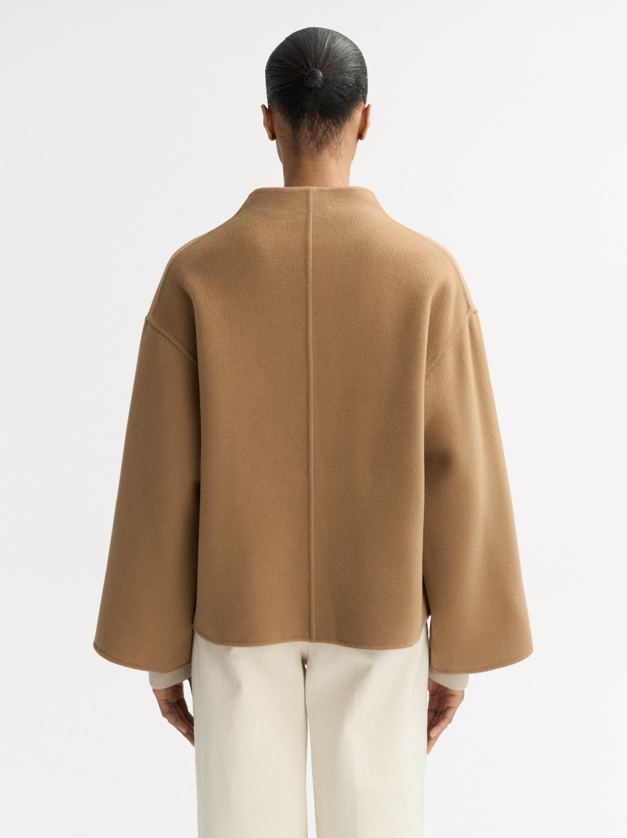 Short jacket camel