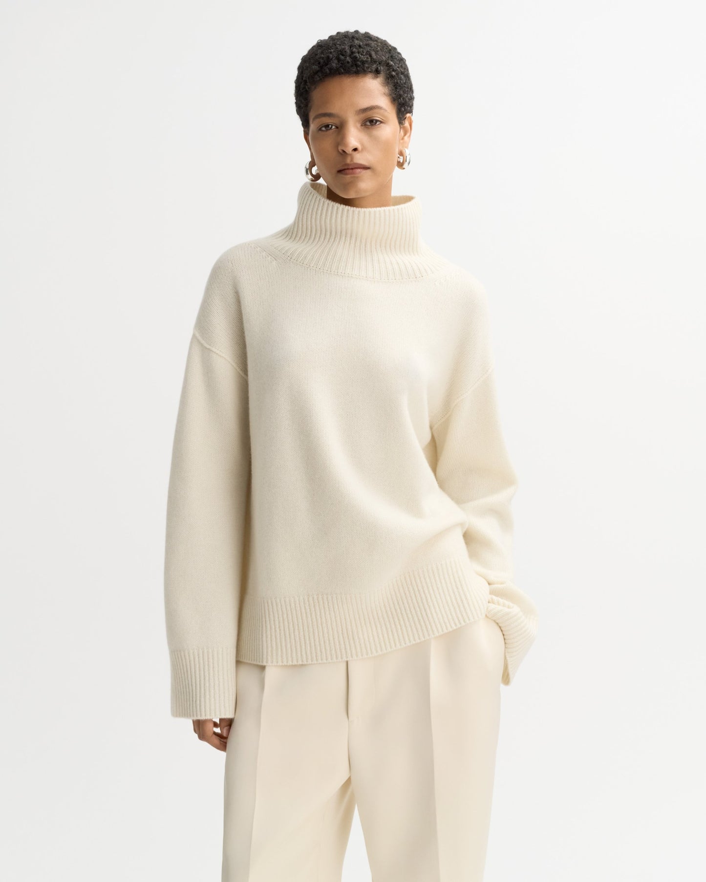 Boyfriend turtleneck feather white