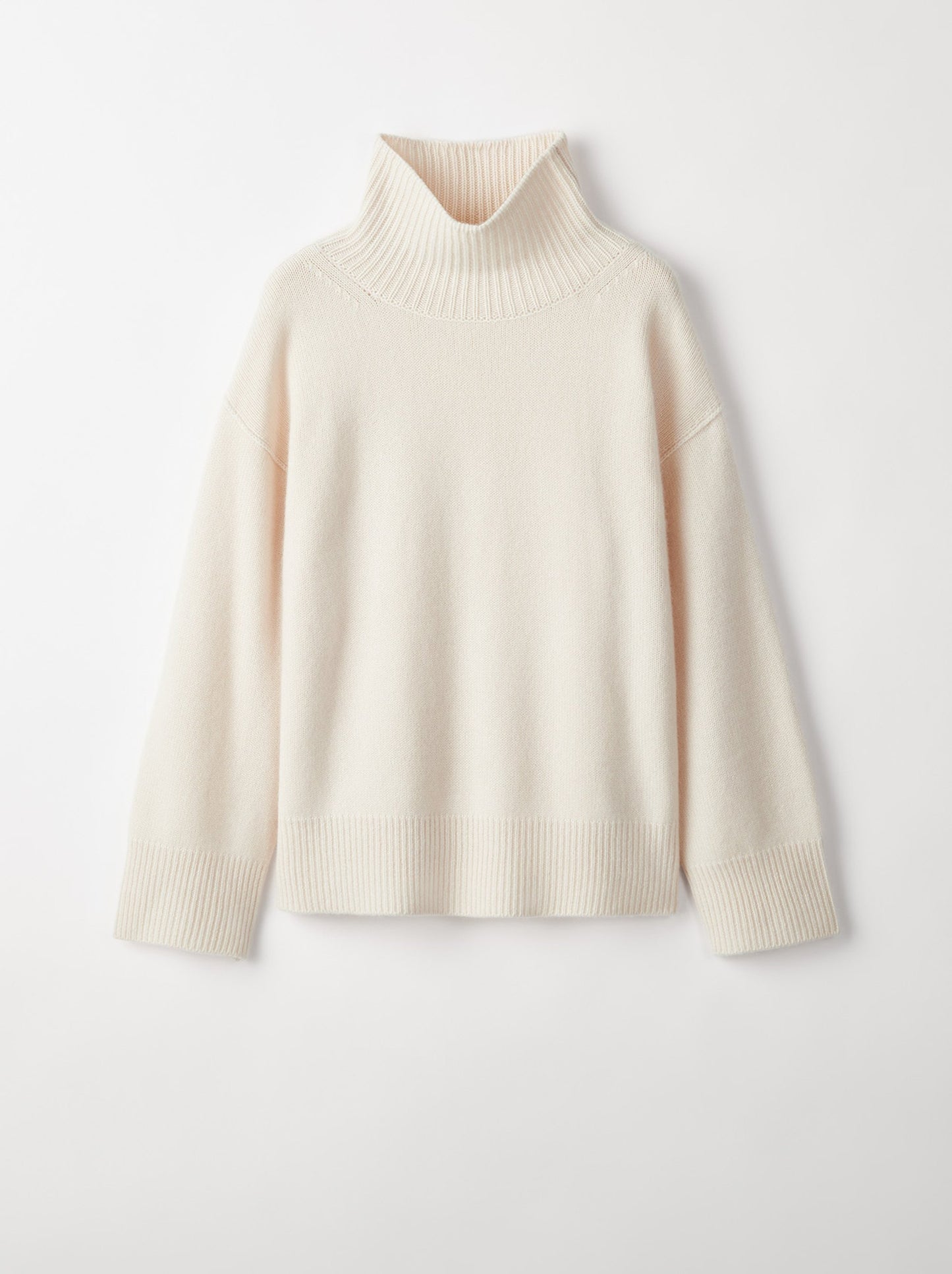 Boyfriend turtleneck feather white