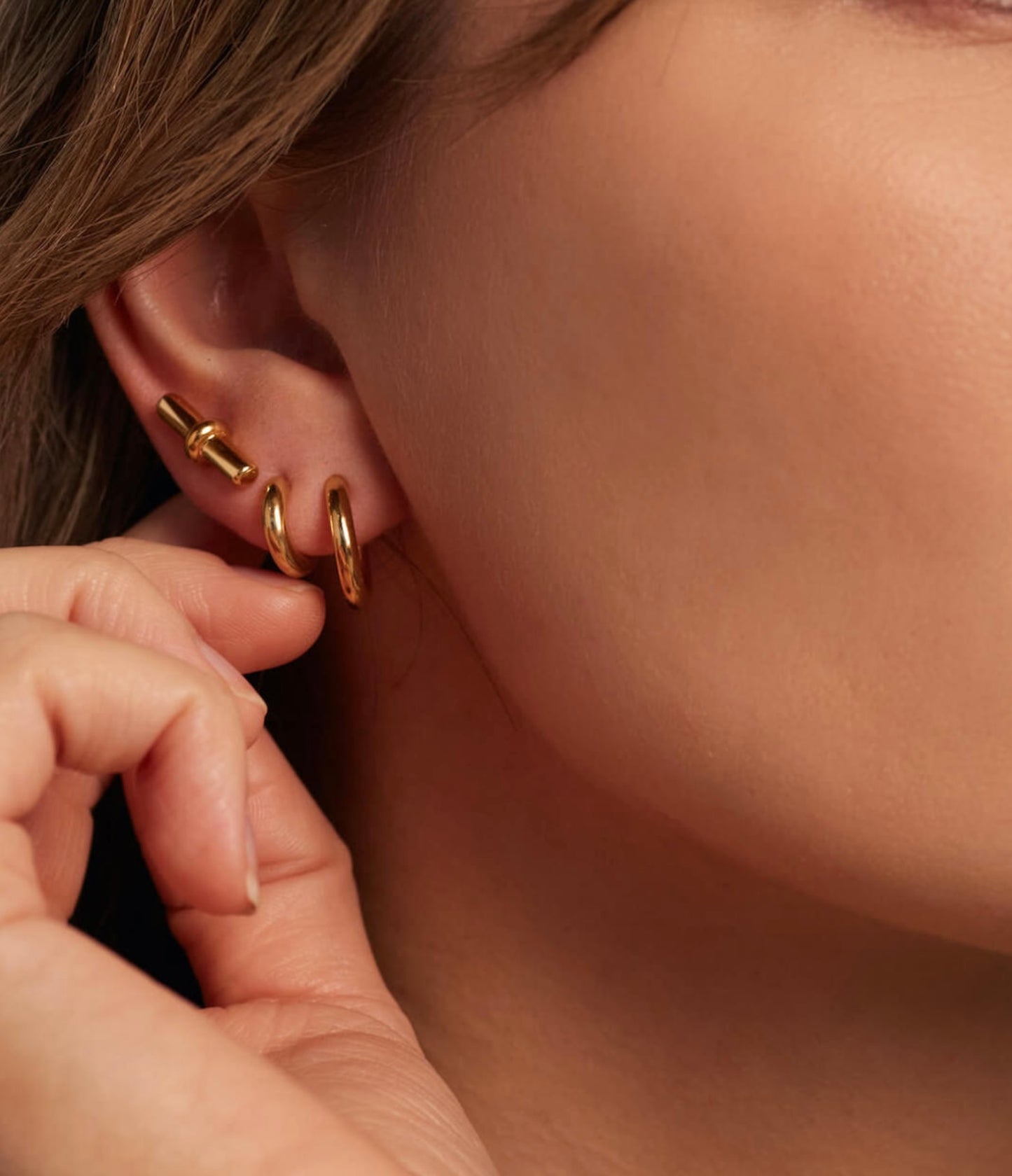 Gold t bar stud earrings