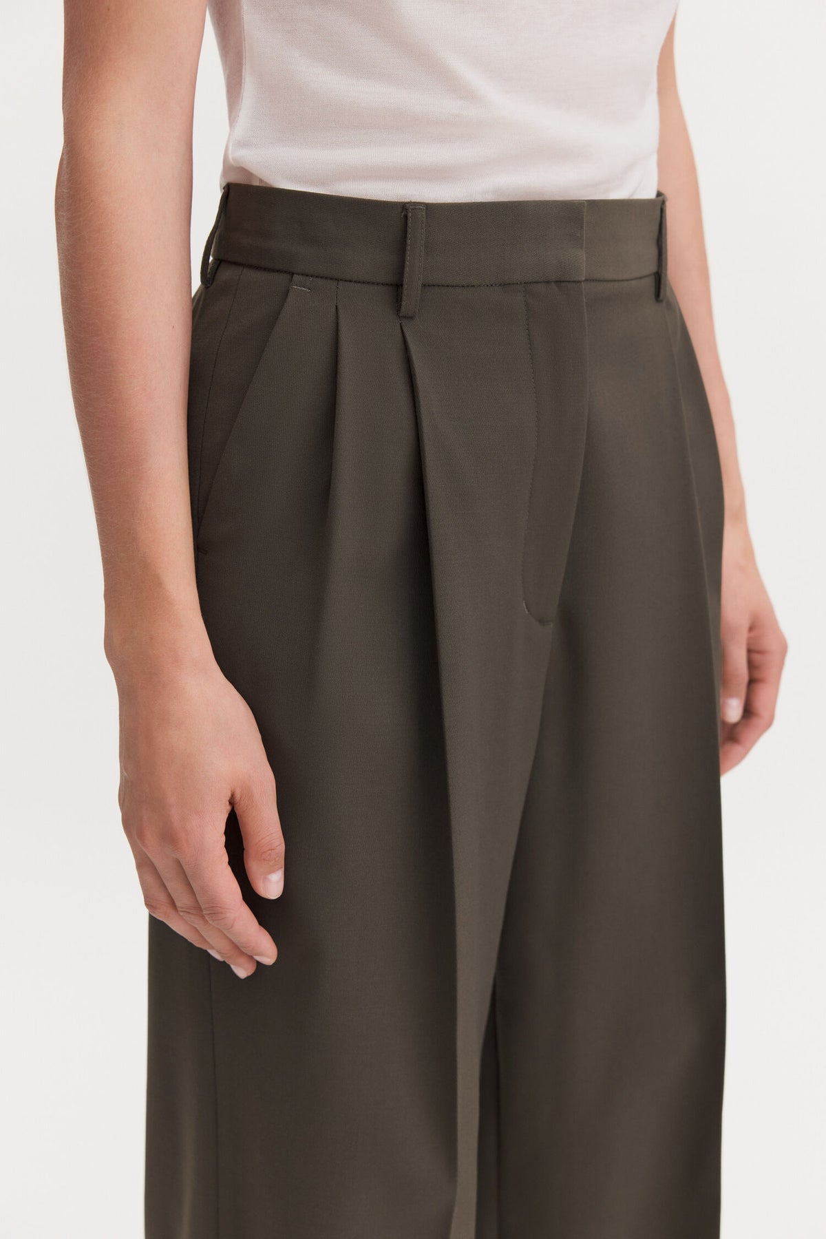 Darcey dark moss green