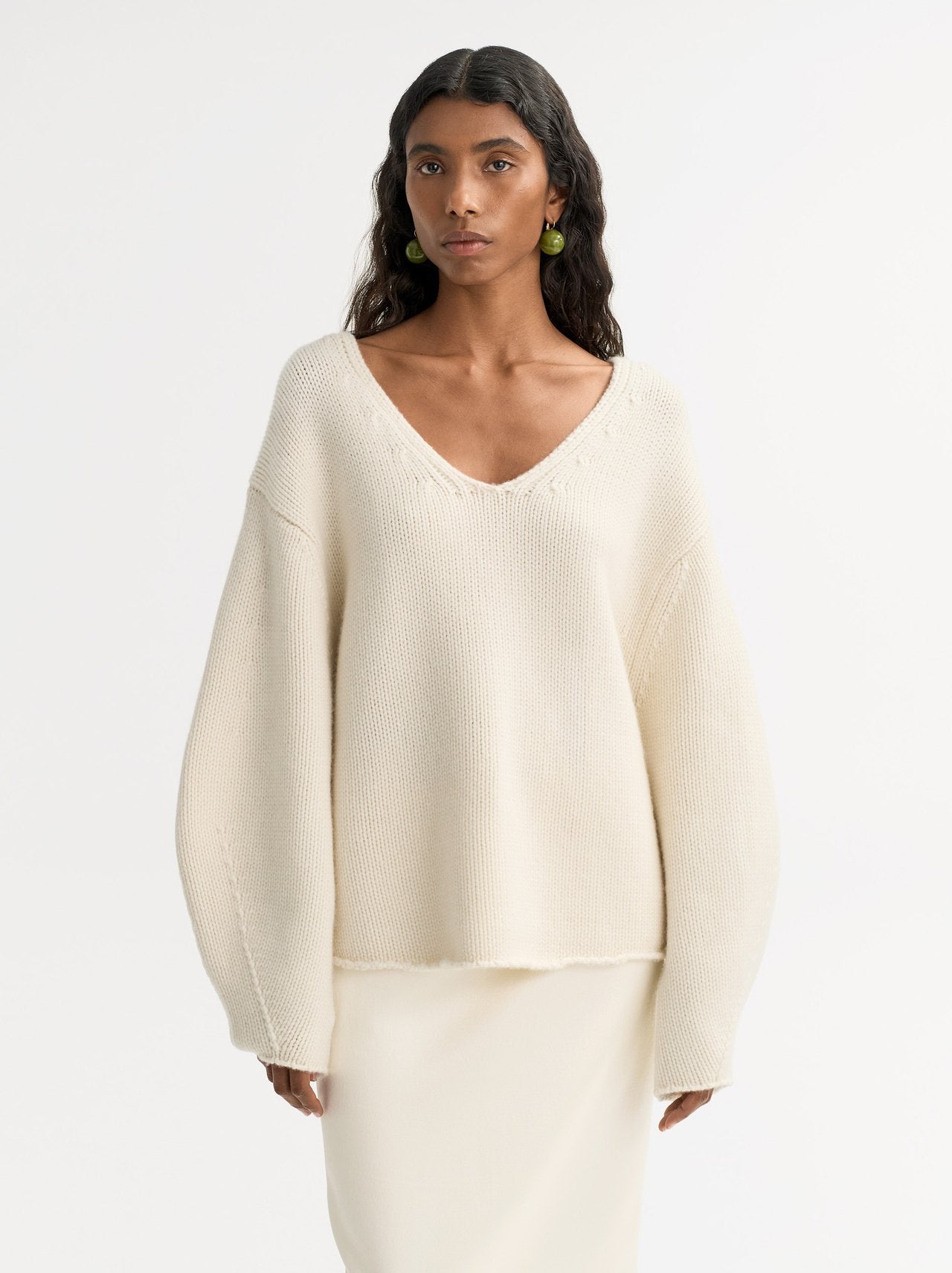 Puff sleeve v neck feather white