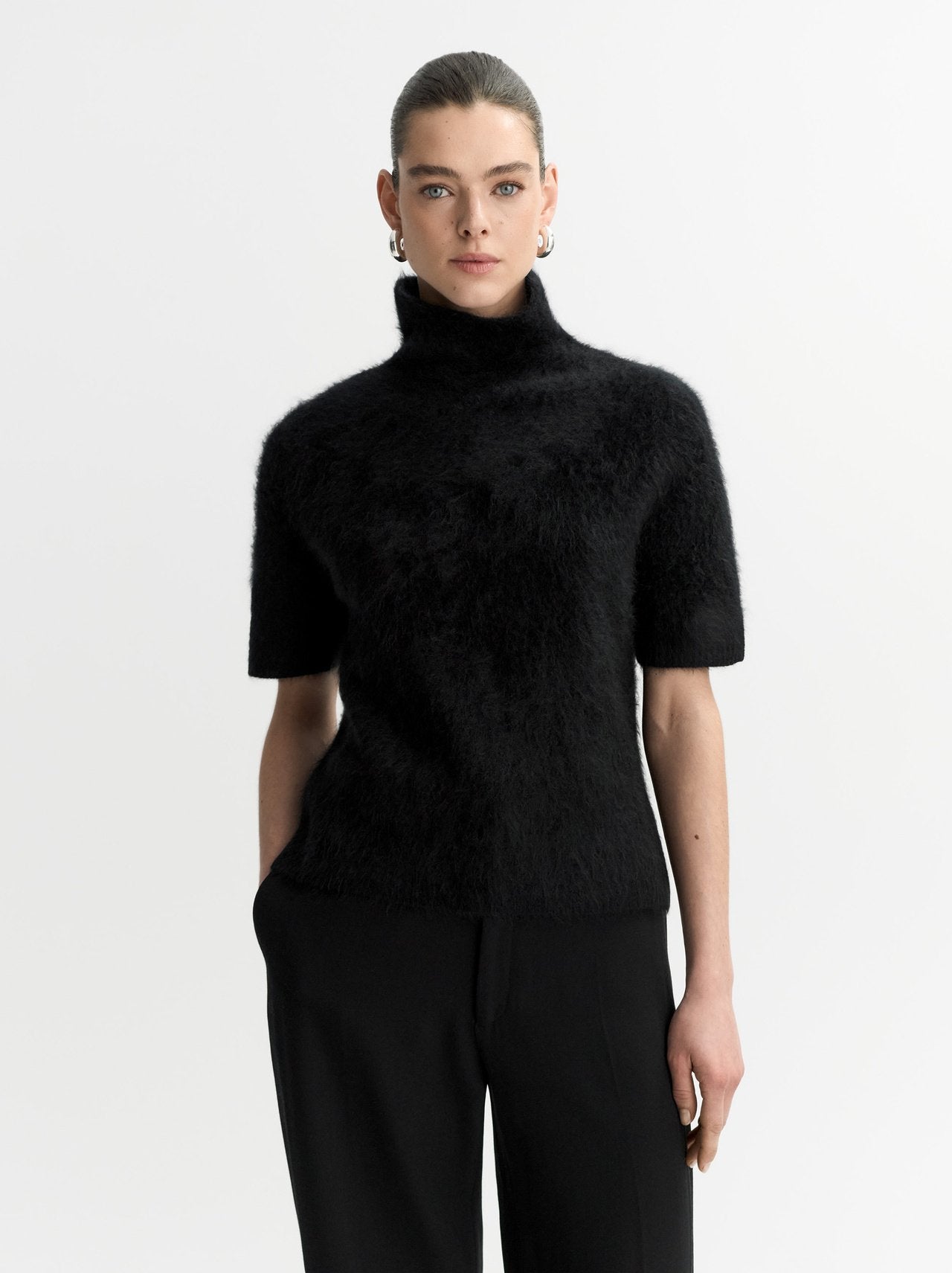 Brushed cashmere short sleeve turtleneck black