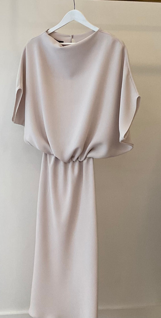 Lila dress in oyster
