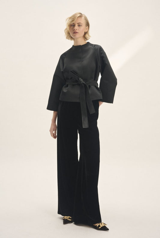 Delta top black