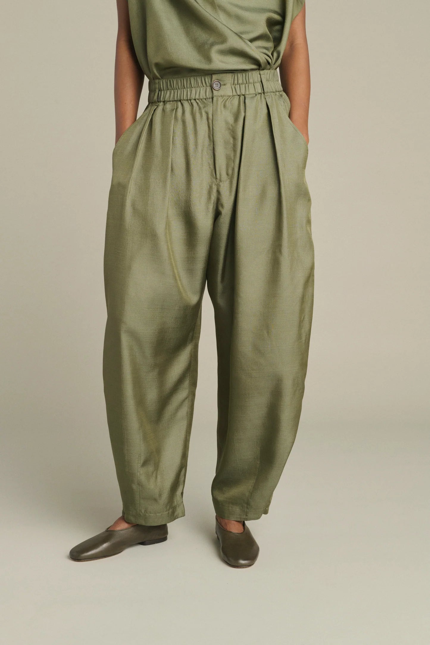 Vernon in textured silk