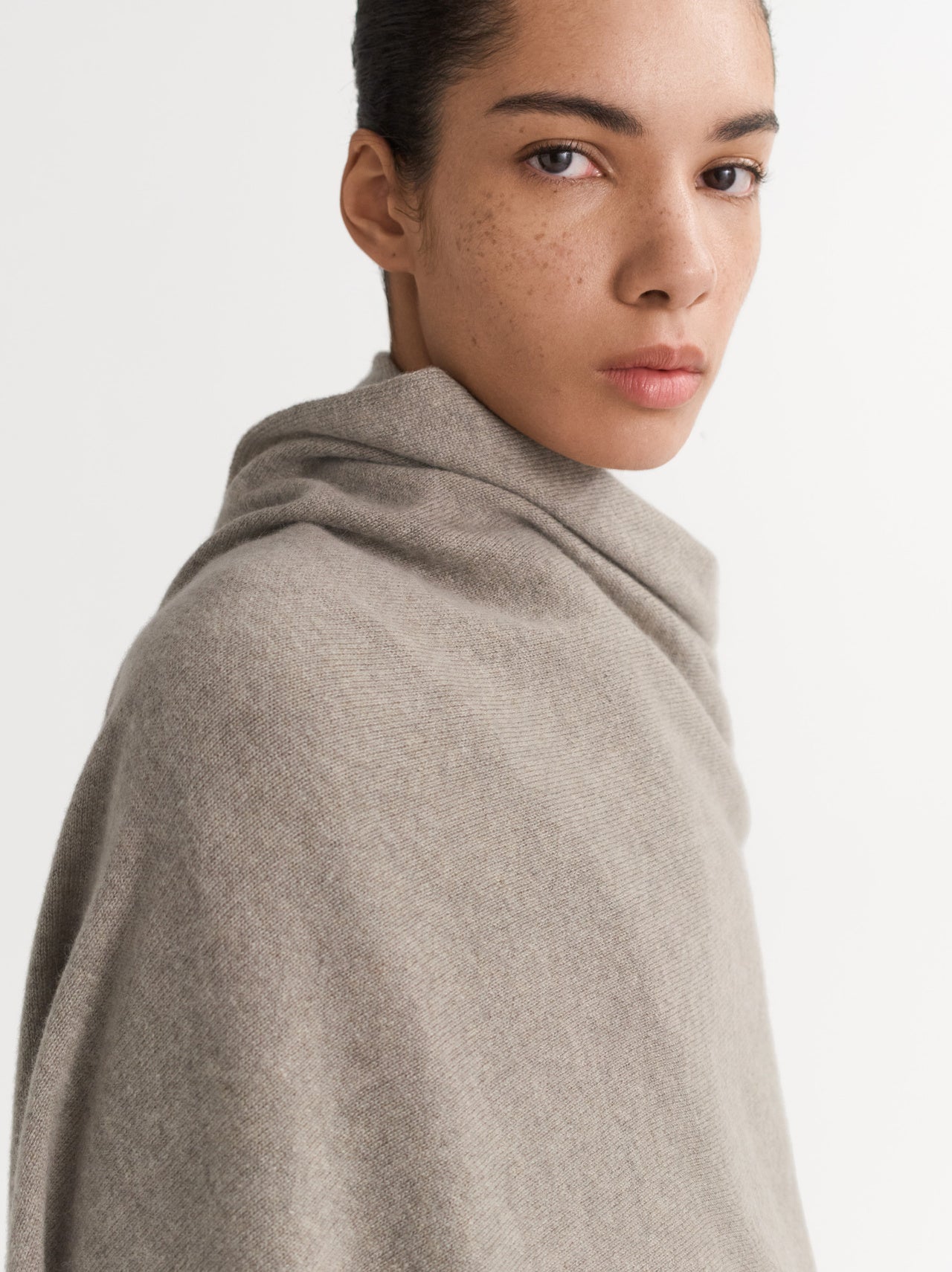 Knitted scarf greige