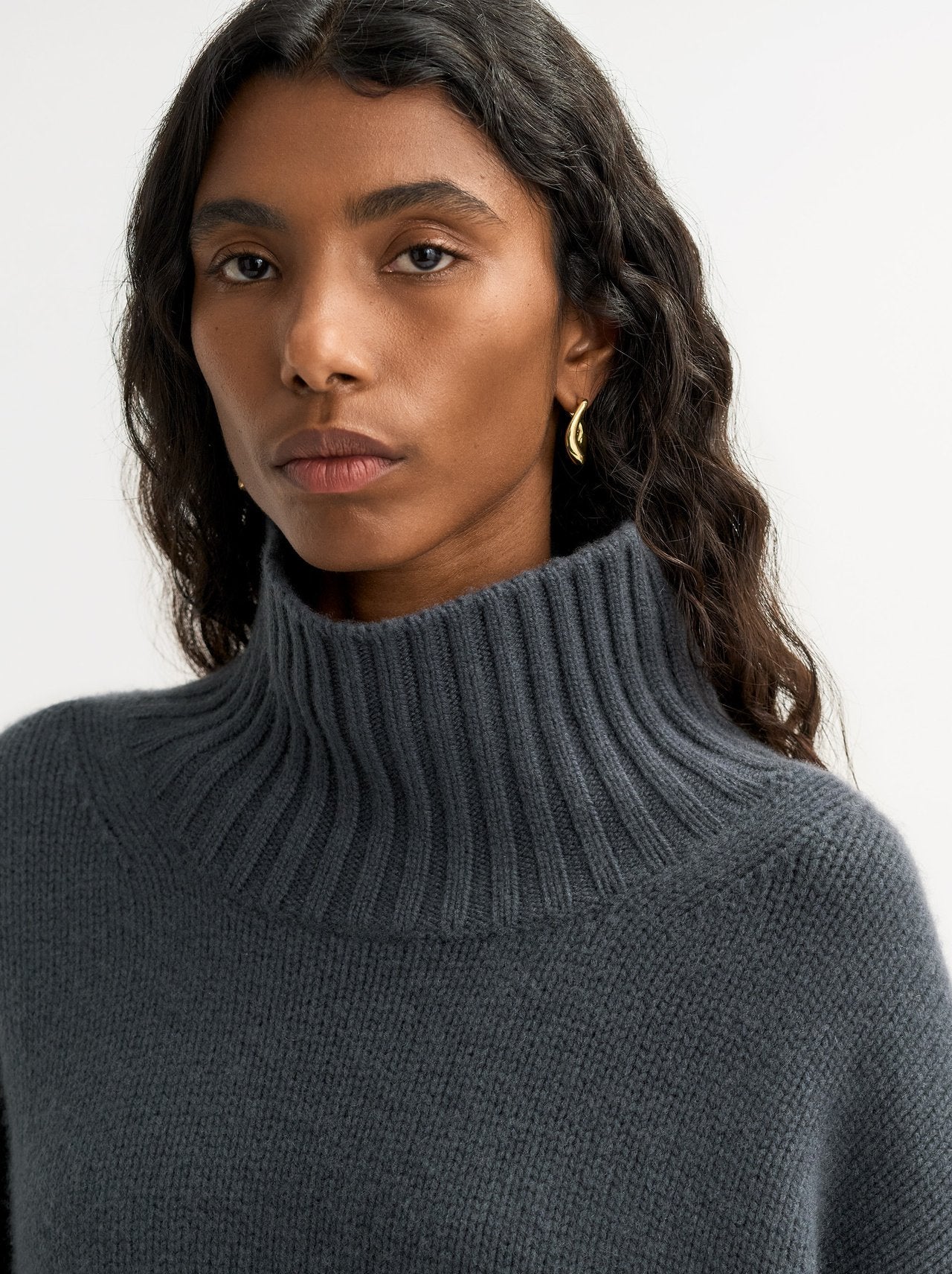 Girlfriend turtleneck anthracite grey