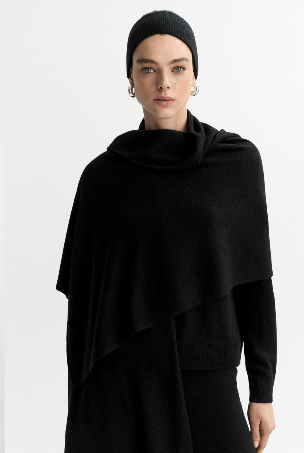 Knitted cashmere scarf black