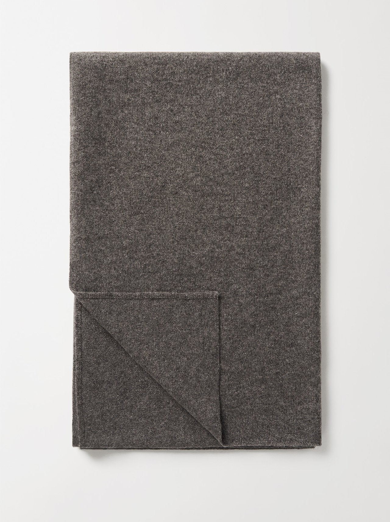 Knitted cashmere scarf in wood