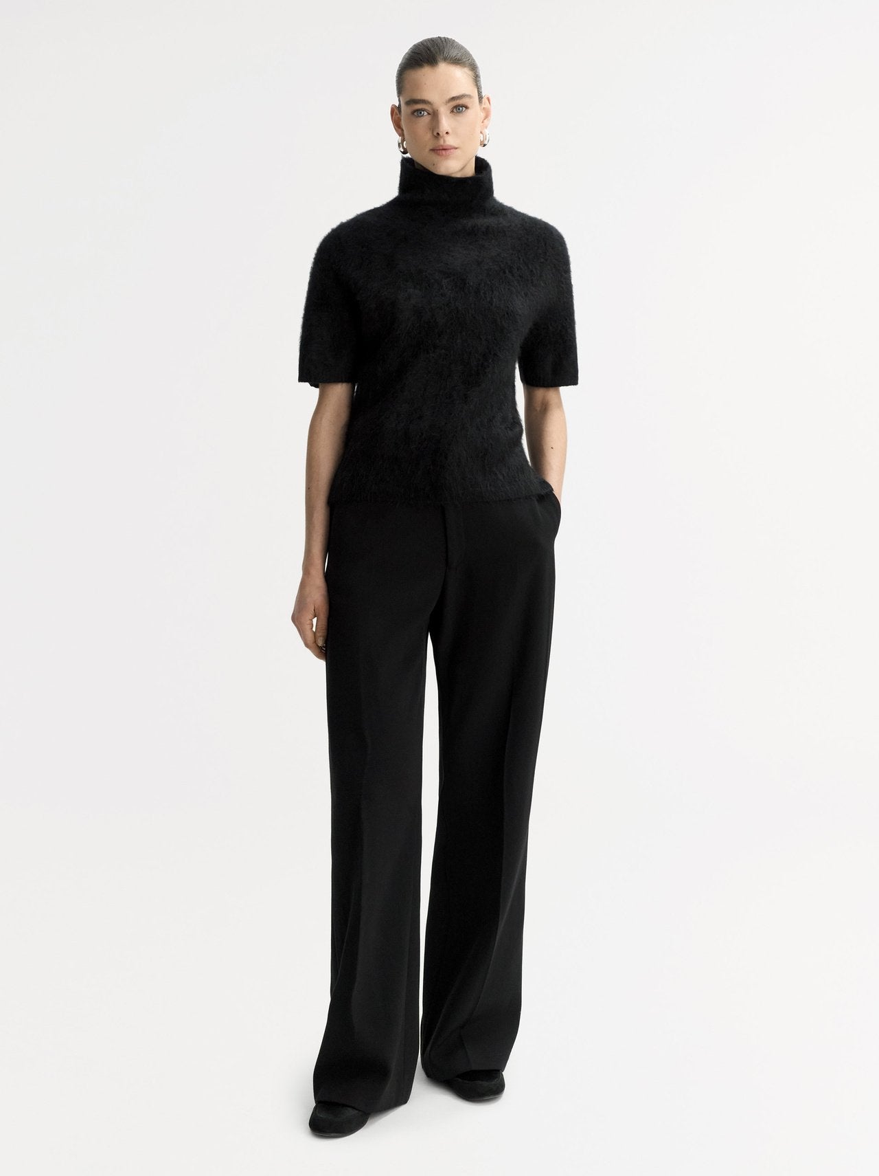 Brushed cashmere short sleeve turtleneck black