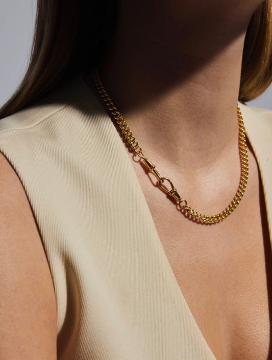 Slim gold curb clipt necklace