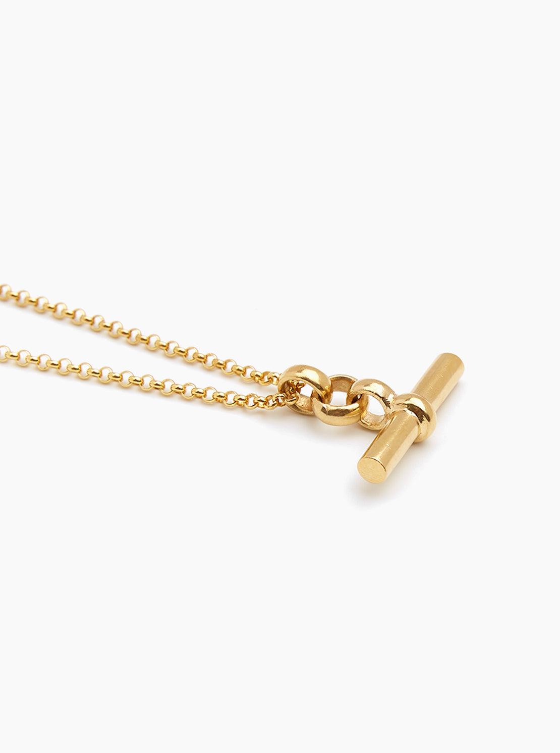 Medium gold t bar on belcher chain
