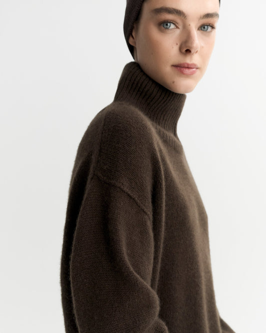 Boyfriend turtleneck mocha