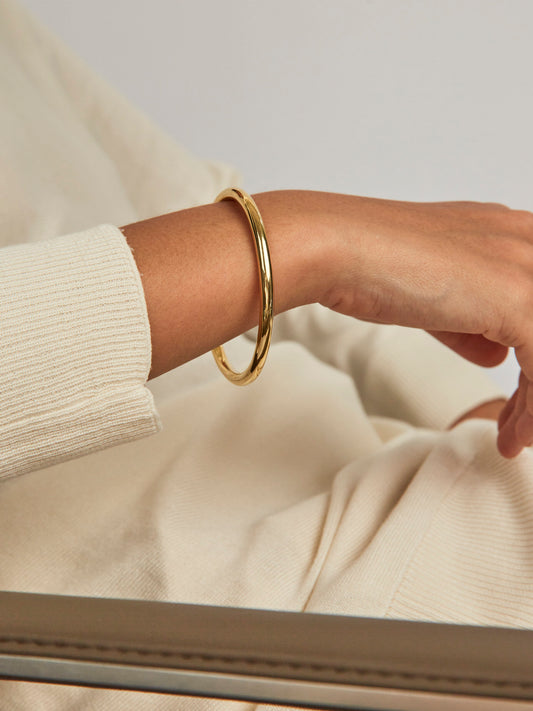 Medium gold bangle