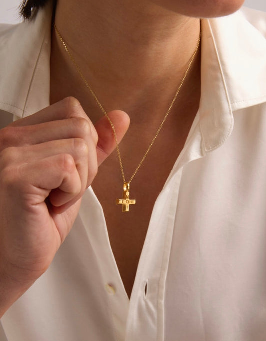 Small gold moi + Toi cross on trace chain