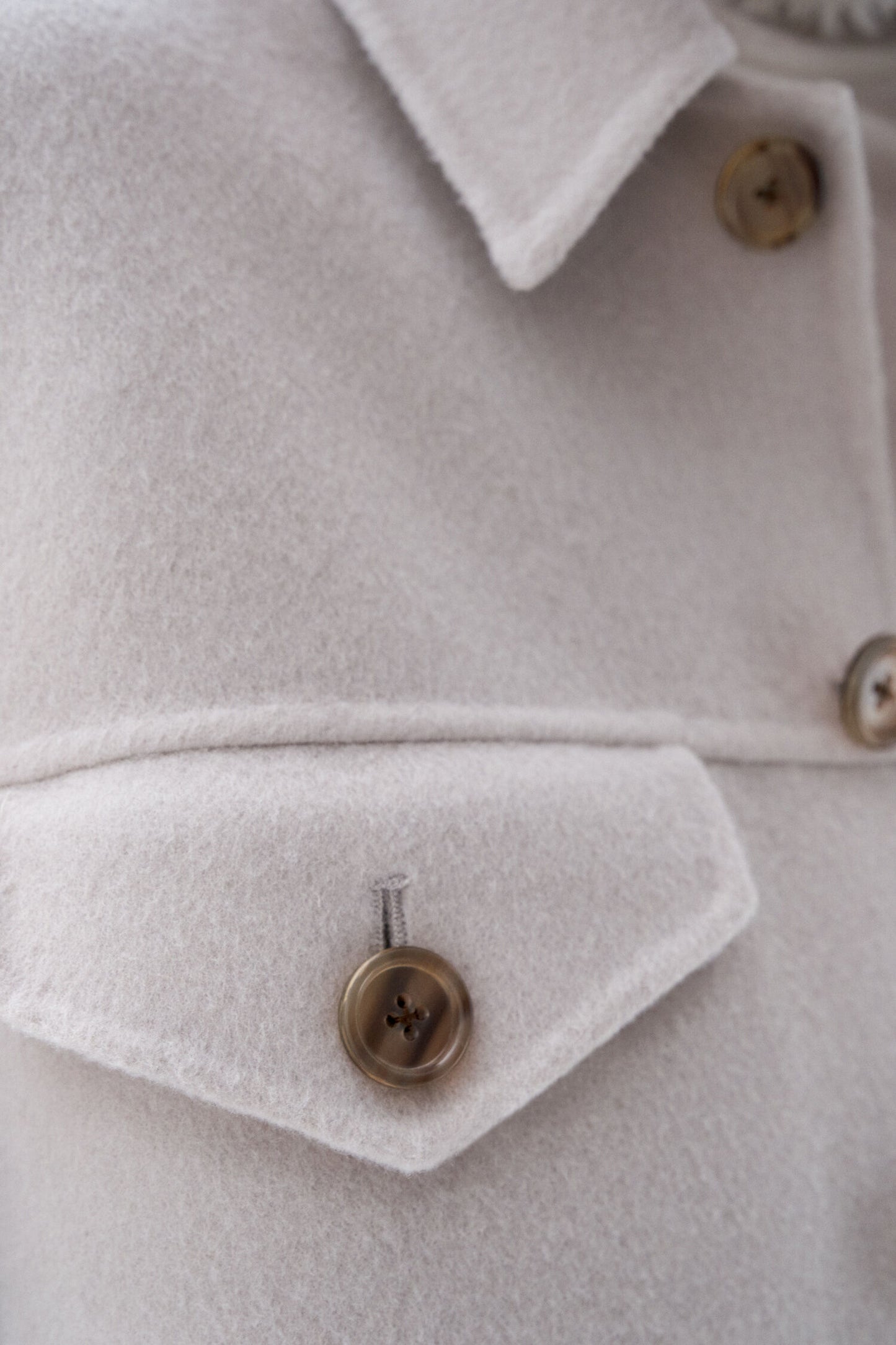 Short wool cashmere jacket in mousse