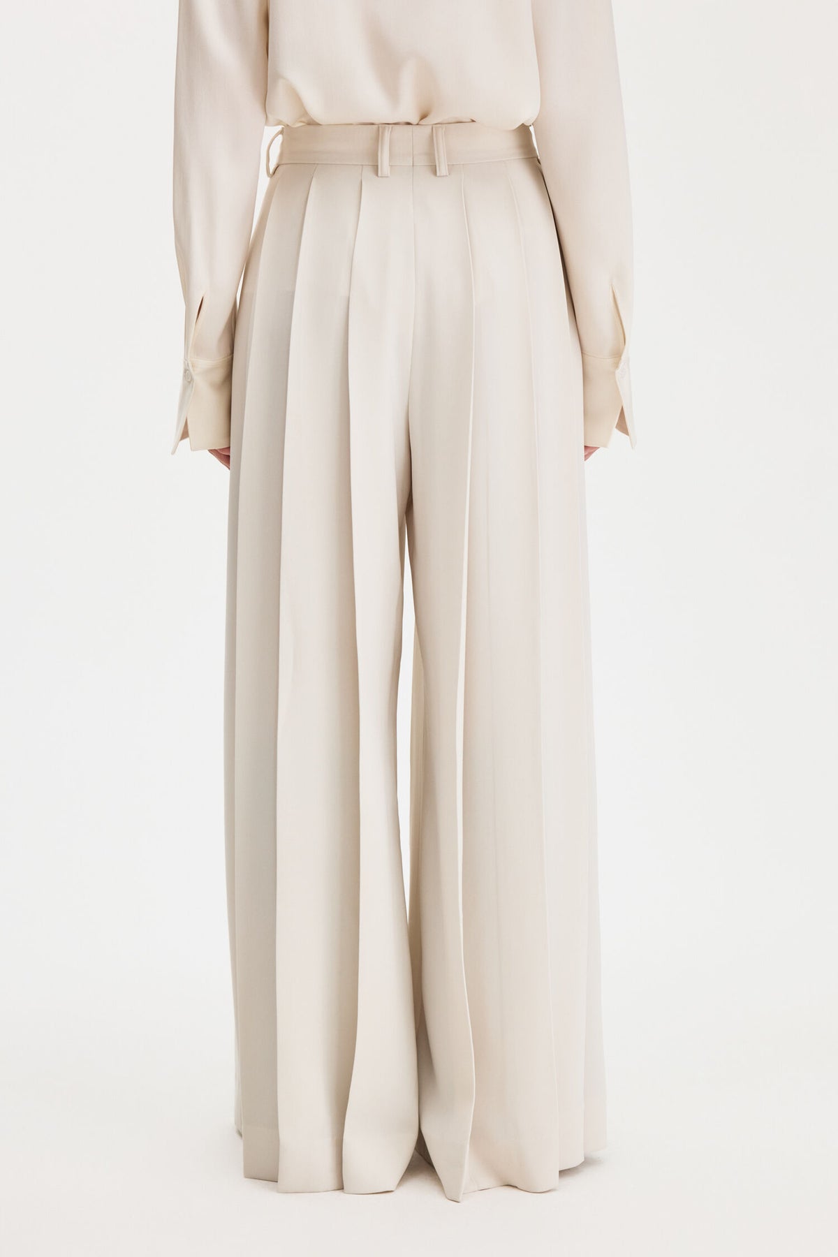 Fully pleated trousers