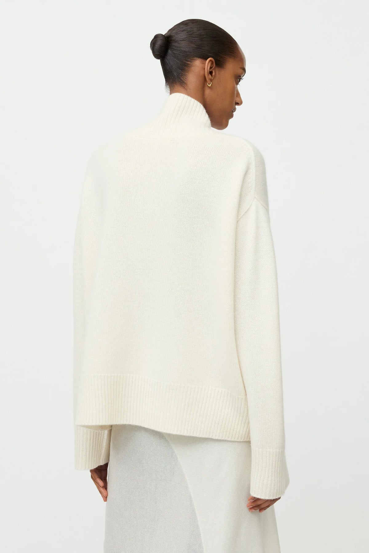 Boyfriend turtleneck feather white