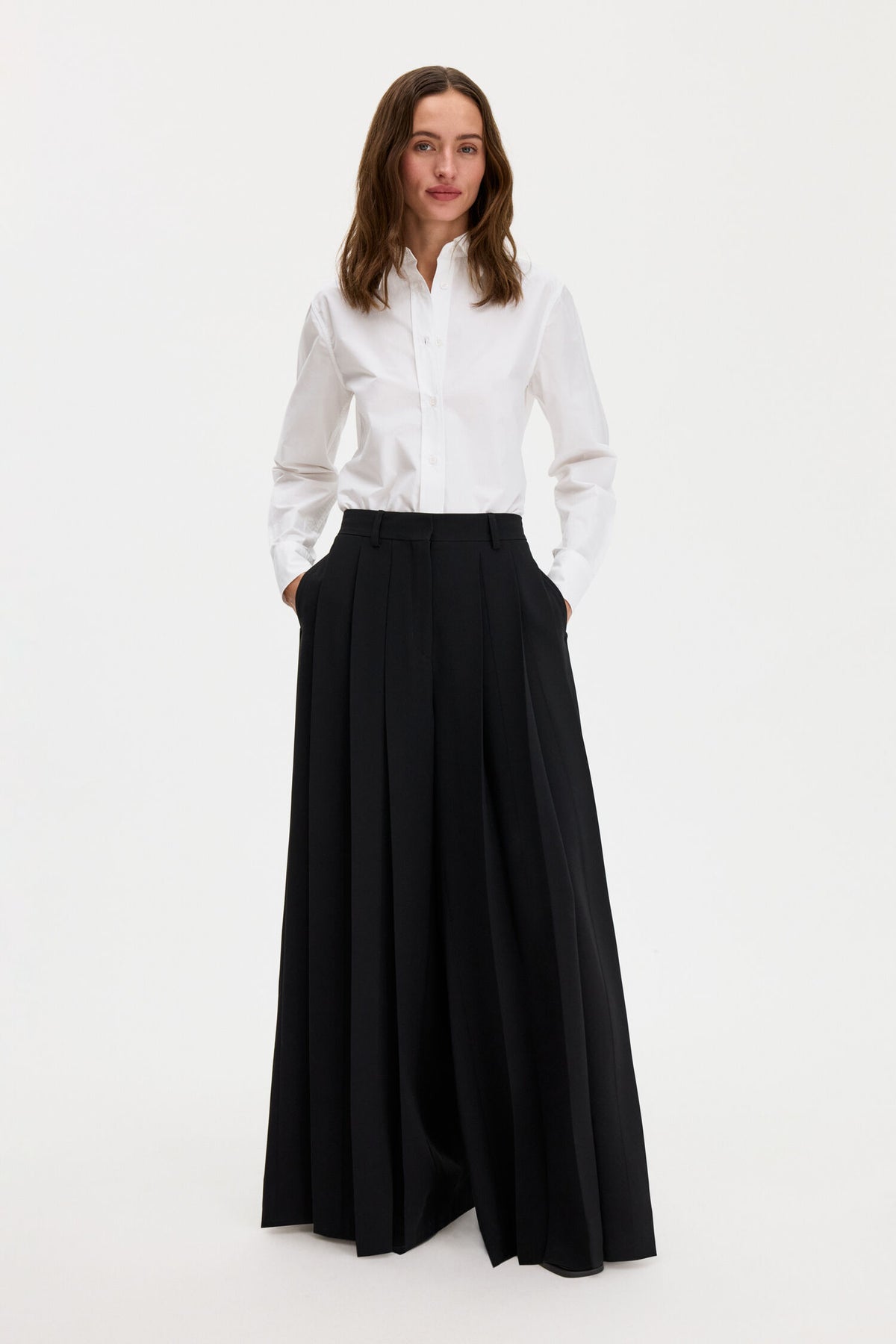 Fully pleated trousers black