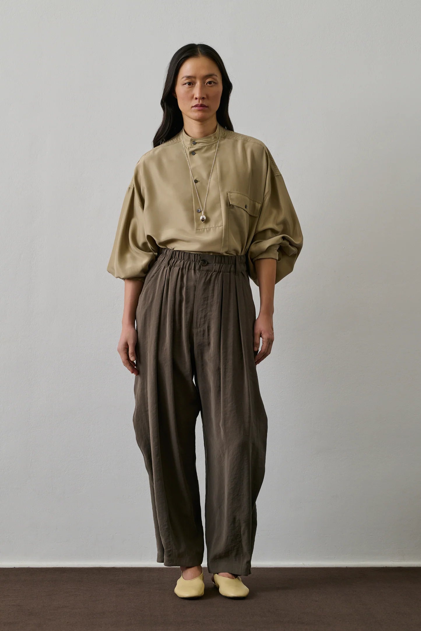 Vernon trouser in taupe