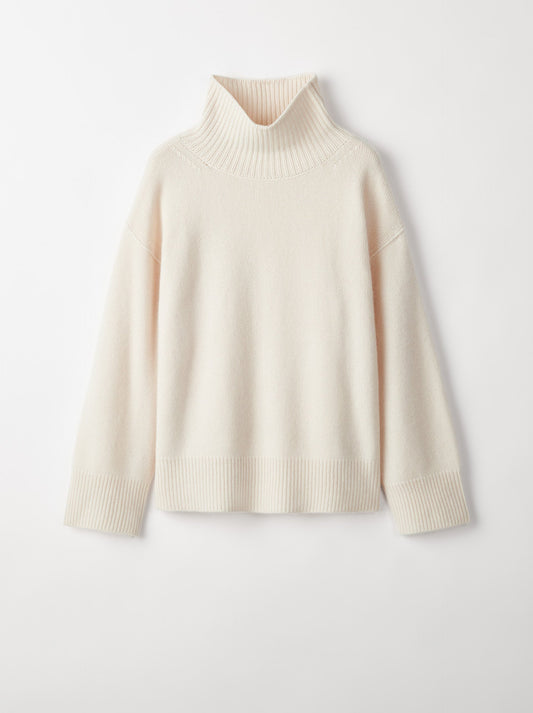 Boyfriend turtleneck feather white